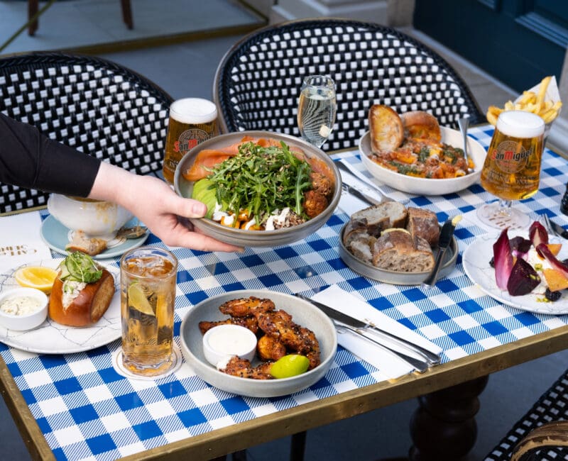 Cafe en Seine food & Drinks