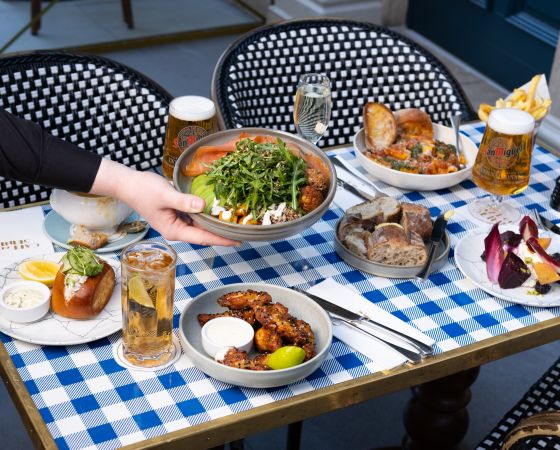 Cafe en Seine food & Drinks